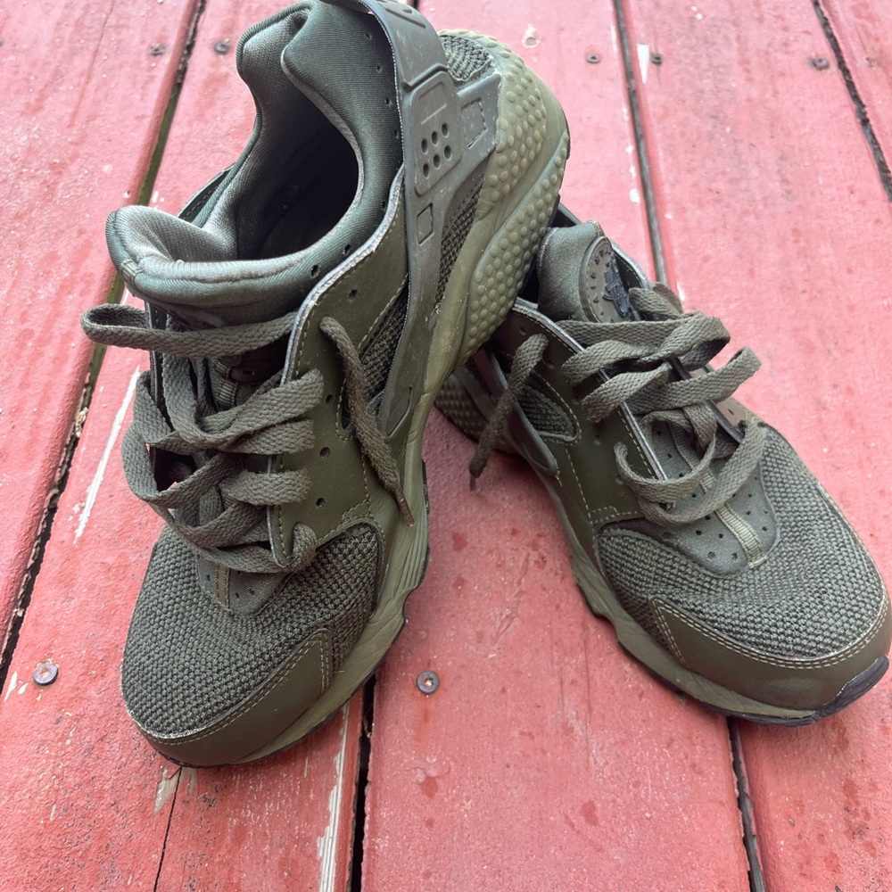 Nike huaraches  🫒